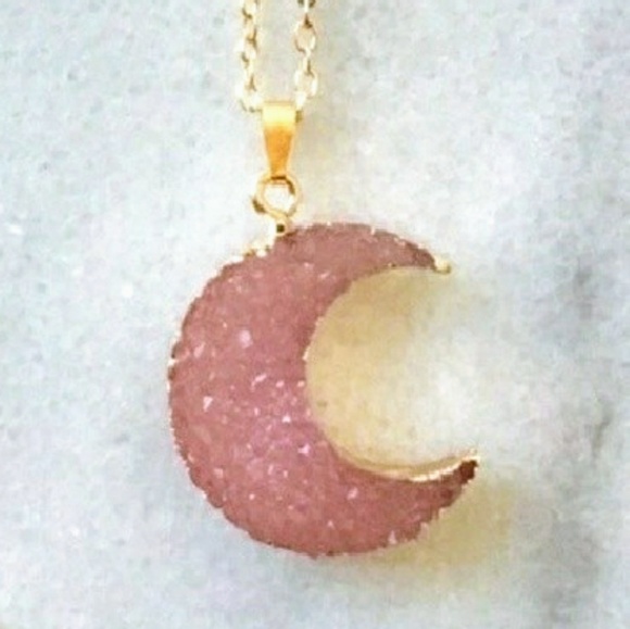 LAST ONE🌛CRESCENT🌜MOON NECKLACE 📿 - Picture 3 of 5